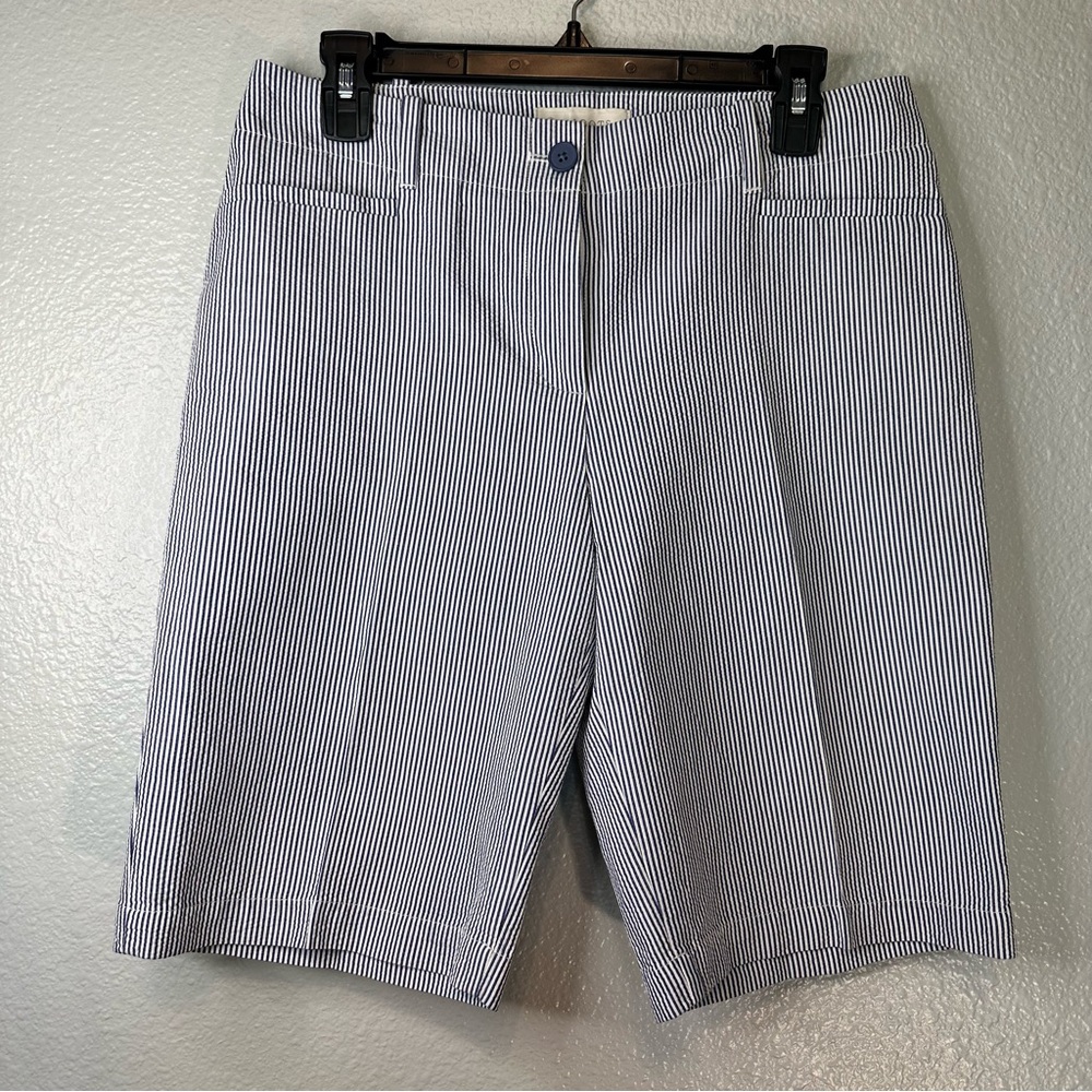 Talbots Seersucker Blue/White Pin Striped Bermuda Short Size 6